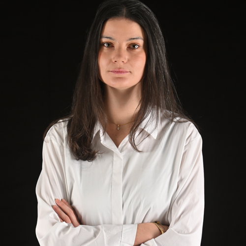 Portrait de Maitre Manon Ouvrard avocate Pénaliste au Barreau du Mans Portrait de Maitre Manon Ouvrard avocate Pénaliste au Barreau du Mans